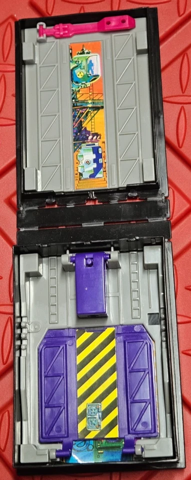 Juego de cómics de bolsillo ToyBiz Marvel X-Men vs. Magneto Jet Hangar 1994 vintage Foto 3 de 4