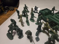 Vtg Army Men , Tank And Jeep