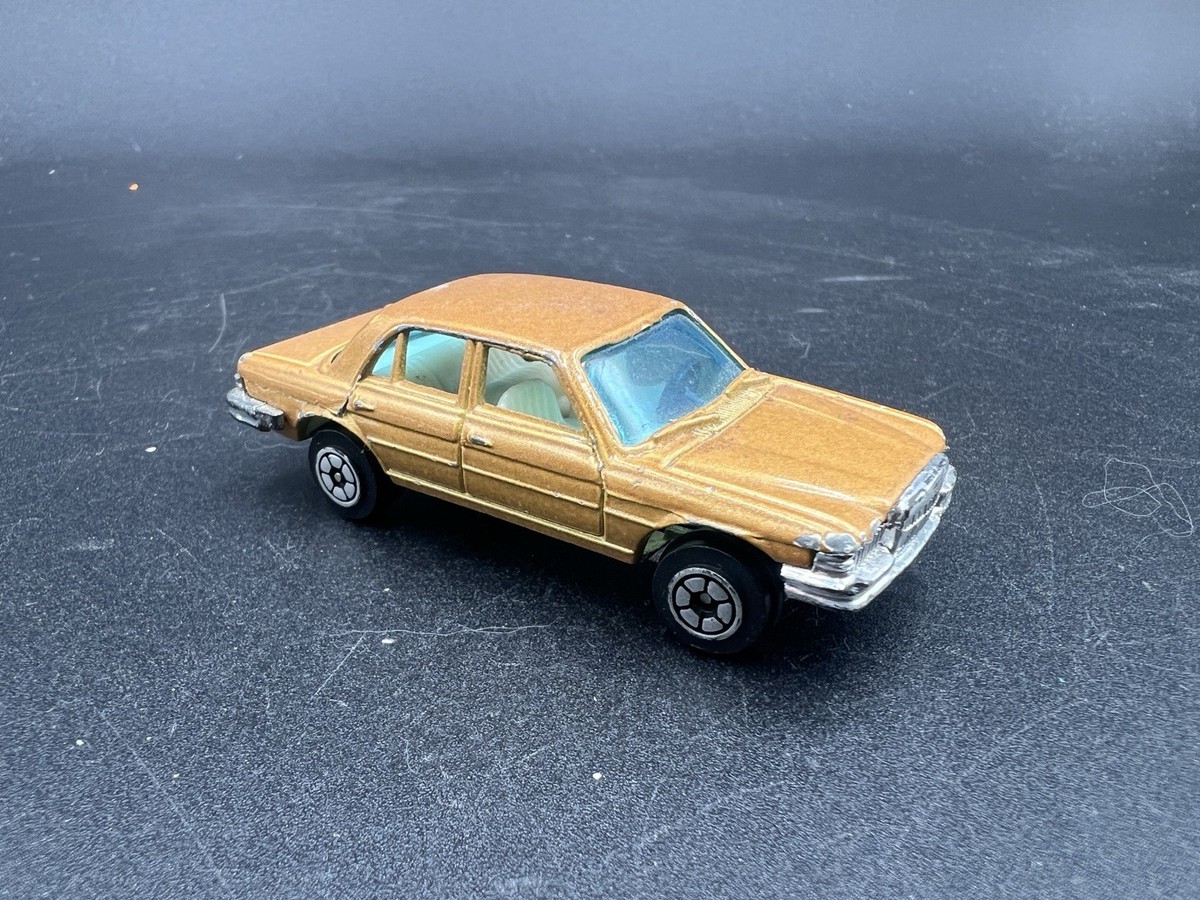 Yatming Mercedes Benz 450SEL Gold No 1012 Hong Kong Great Intact