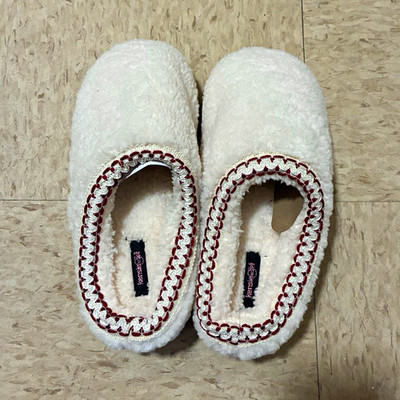 Kensie Girl Teens Faux Fur Slip-On Slippers White/Red Trim Round Toe US 4.5