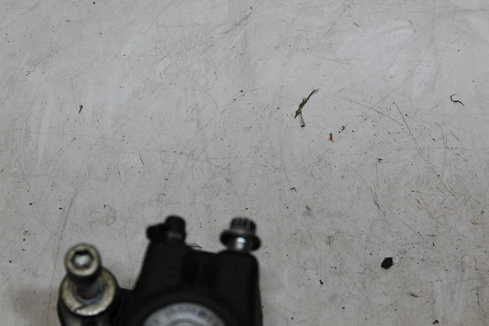 Pinza de freno delantera 84-99 Harley Softail Dyna OEM  Foto 3 de 4