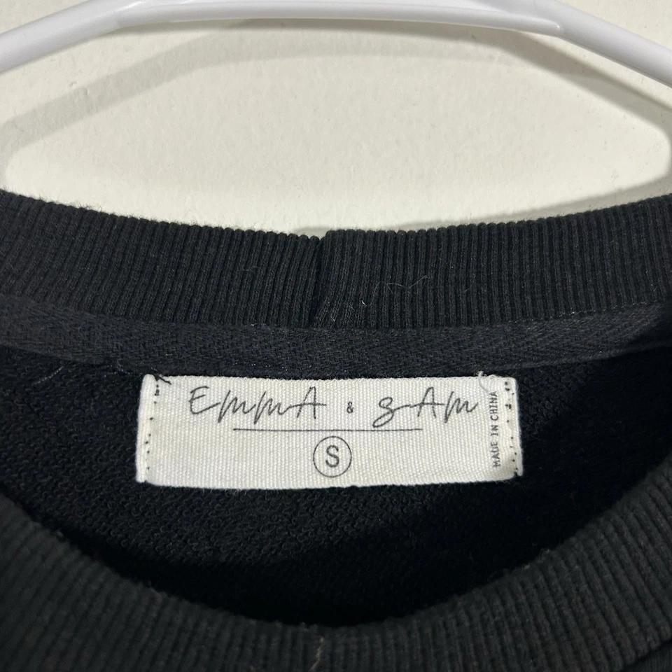 Sudadera Emma & Sam Mujer Negra Manga Larga Con Detalles Hebilla Talla Pequeña Foto 2 de 4