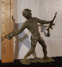 Vintage PLASTIC TOY SOLDIER 5" - World War II Army Man 1960s MARX