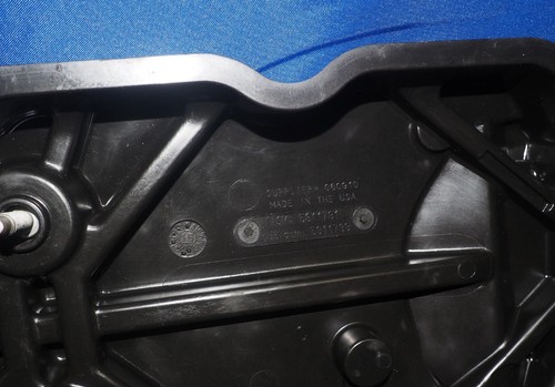 2013-2018 Dodge Ram 2500 3500 Cummins 6.7L Engine Cylinder Head Valve Cover OEM - Picture 9 of 10