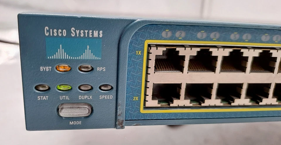 Conmutador Gigabit Ethernet Cisco WS-C2950G-24-EI-DC Catalyst serie 2950 Foto 4 de 4