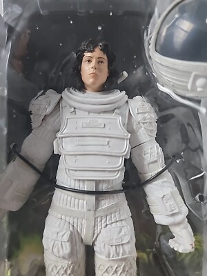 NECA 2015 Alien Ripley (Compression Suit) 7