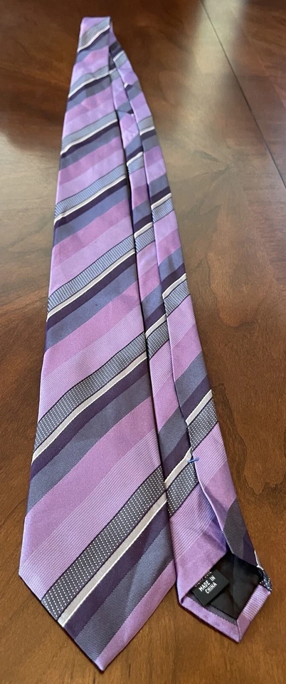 Kenneth Cole Reaction Purple 100% Silk Men’s Neck Tie Made In China - Image 3 of 4