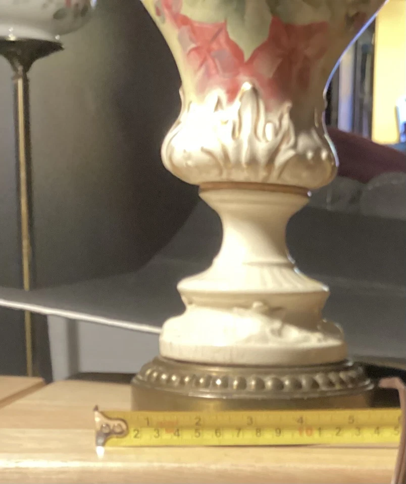 Lámpara de mesa vintage de porcelana pintada a mano con rosas hermosa firmada Foto 3 de 4