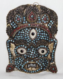 Reisenandenken kleine Messingblech Wandmaske / Maske Halbedelsteine Nepal