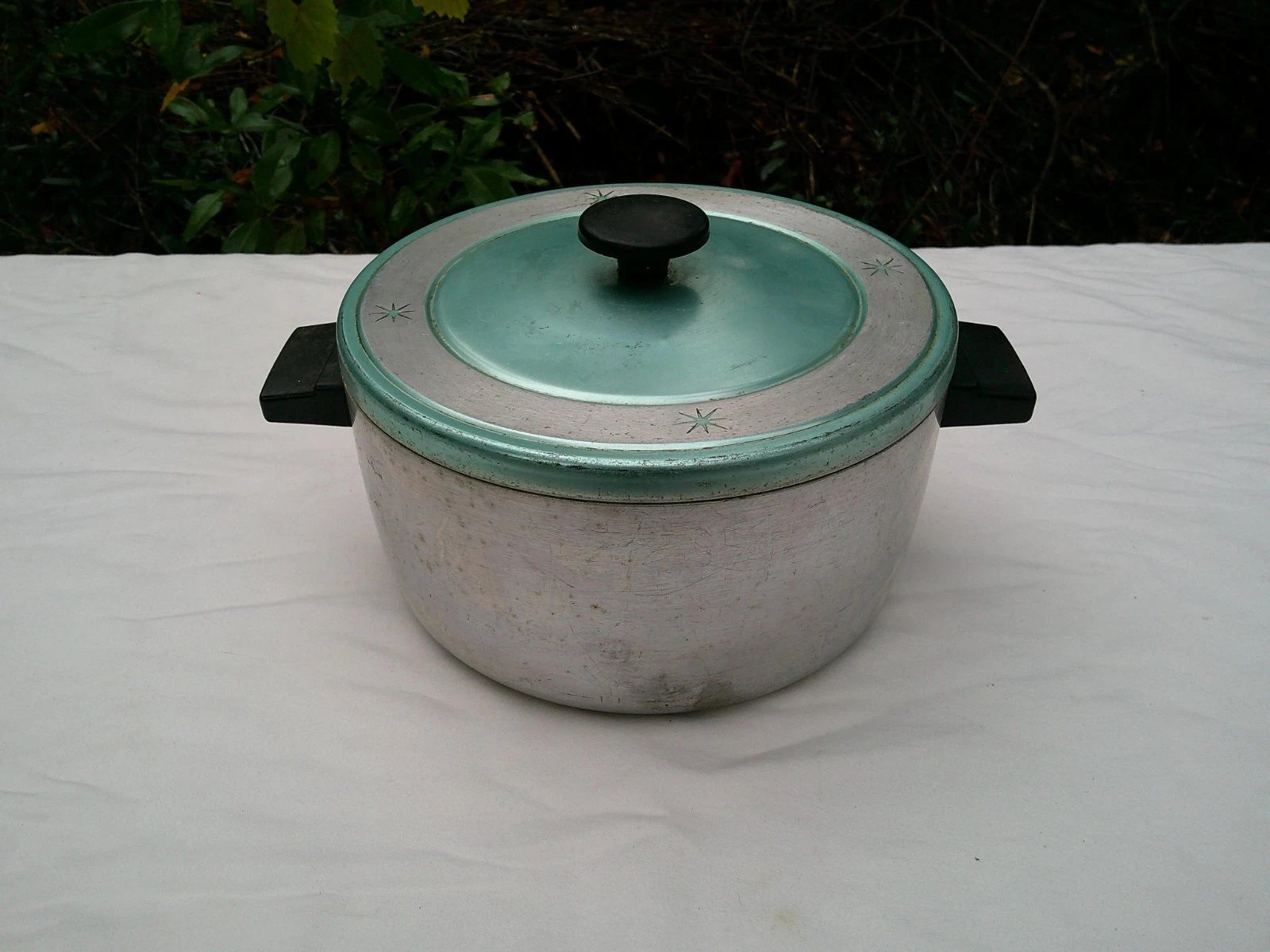 Famous Chef Aluminum Dutch Oven w/ Lid 10.5" Vintage Starburst Design