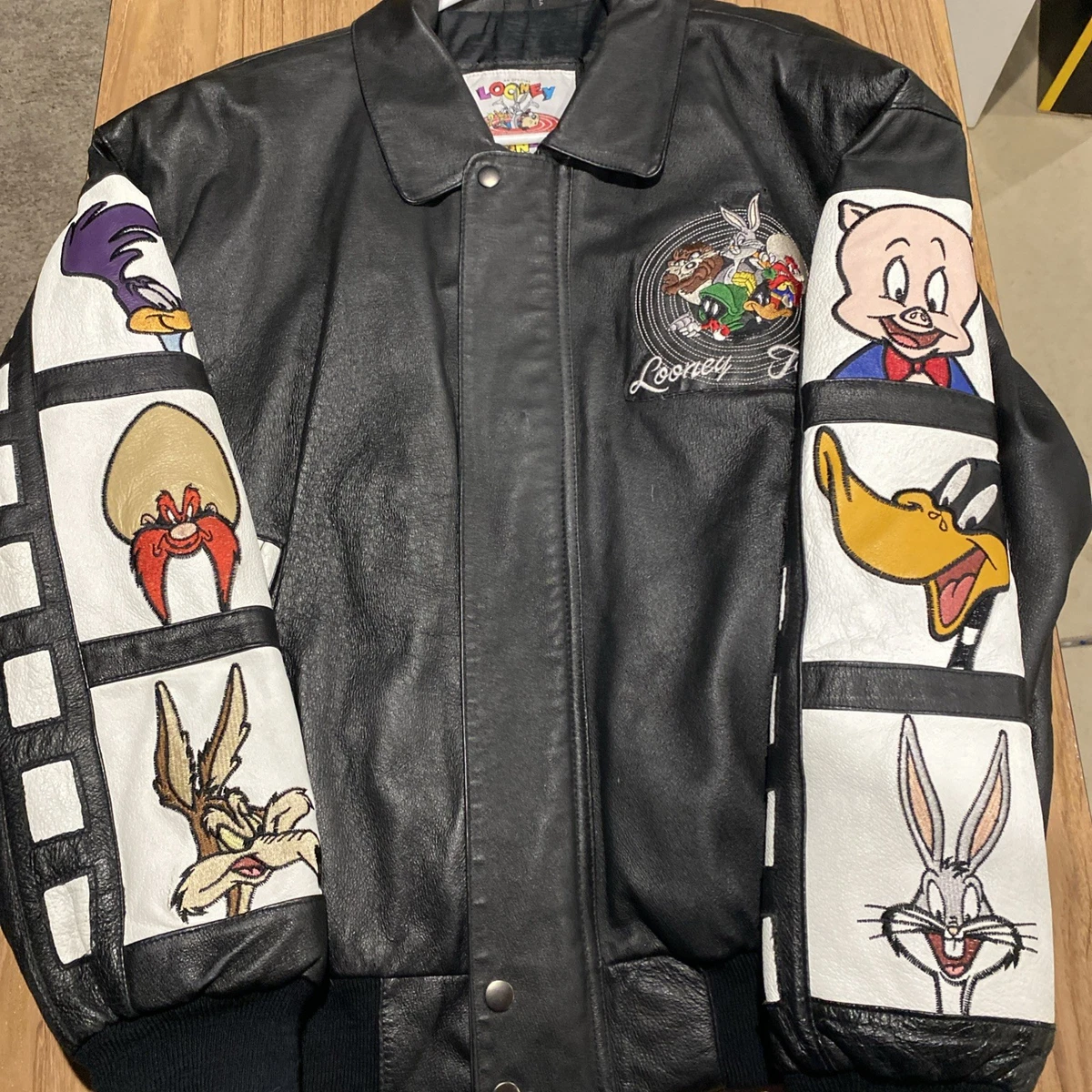 Las mejores ofertas en Abrigos Negro Looney Tunes, chaquetas y