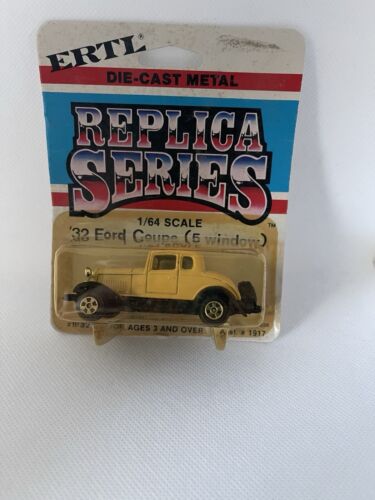 ERTL 1932 Ford Coupe Street Rod 1:64 Scale Diecast Model Car 1981 Replica Series