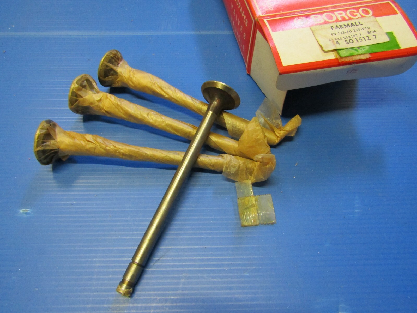 Soupapes d'échappement Aelite pour moteurs Farmall FD 123-FU et 235-FCD