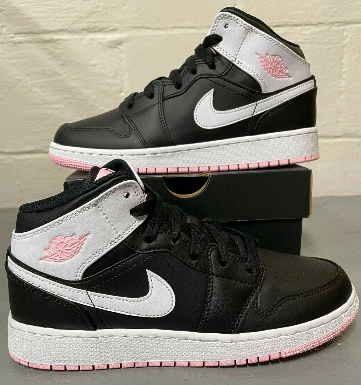 air jordan 1 mid lola bunny
