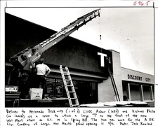 GA240 1986 Original Photo NEW WALMART STORE IN SPRING HILL SIGN "T" INSTALLATION