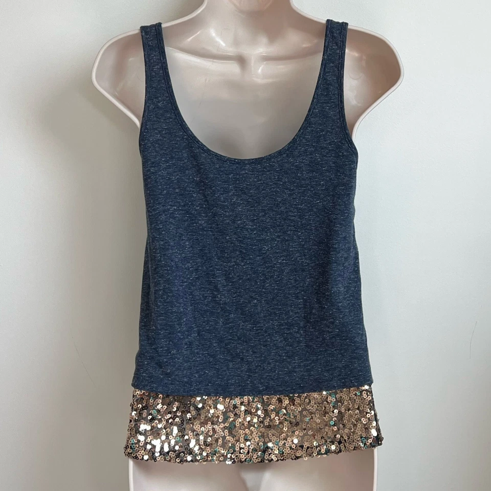 NOVA Camiseta Regata Pulôver Pequeno Mudd Azul e Dourado Lantejoulas Balanço Gola Regata - Imagem 2 de 4