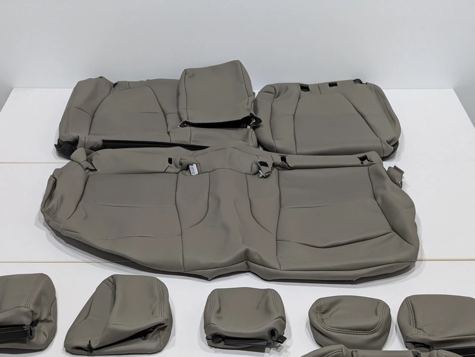 Fundas de asiento grises A109 para Toyota Corolla Hatchback SE XSE 2018-2022 Foto 3 de 4