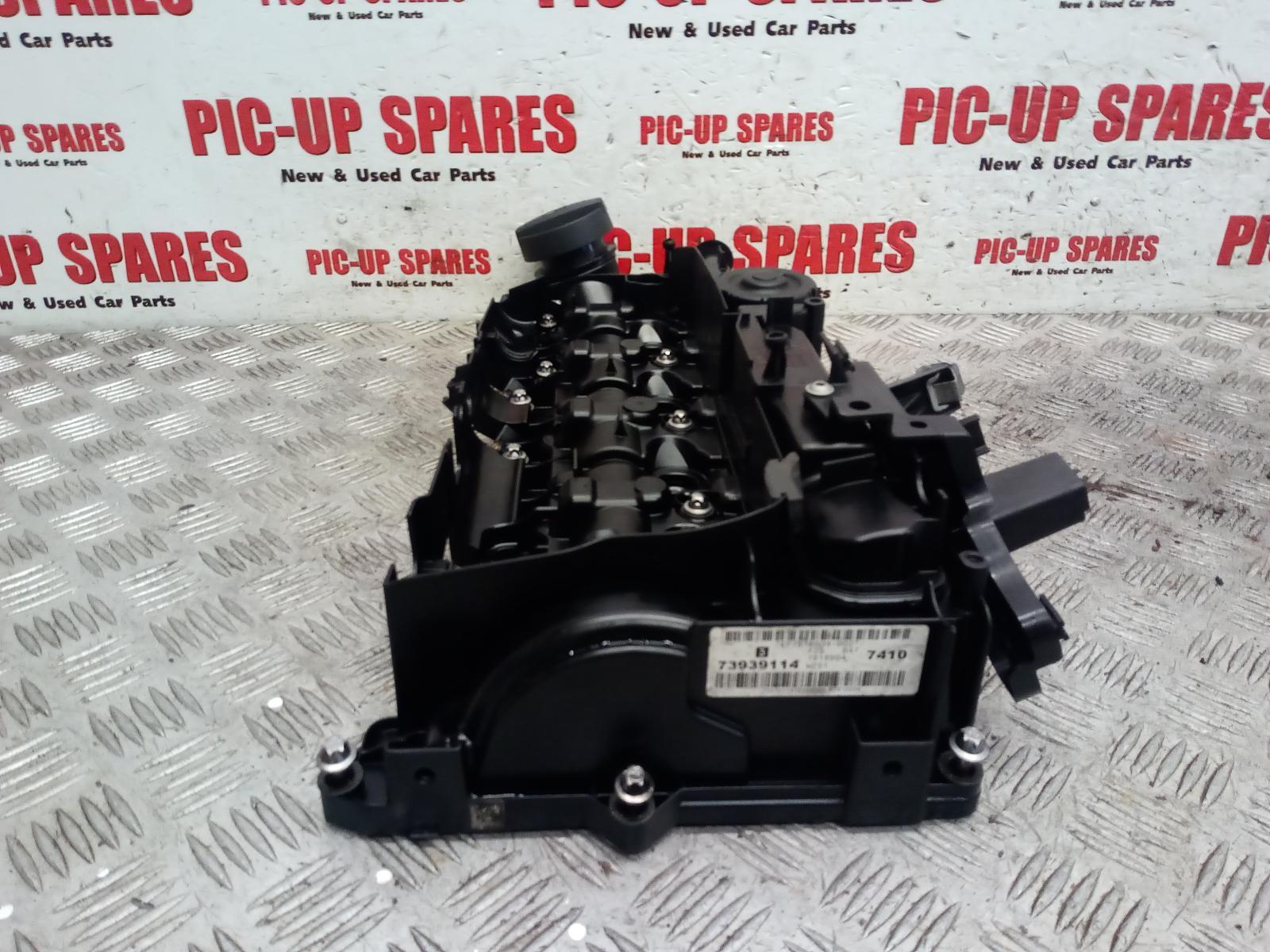 BMW X3 F25 10-17 2.0 Diesel B47d20a Rocker Cam Engine Cover  