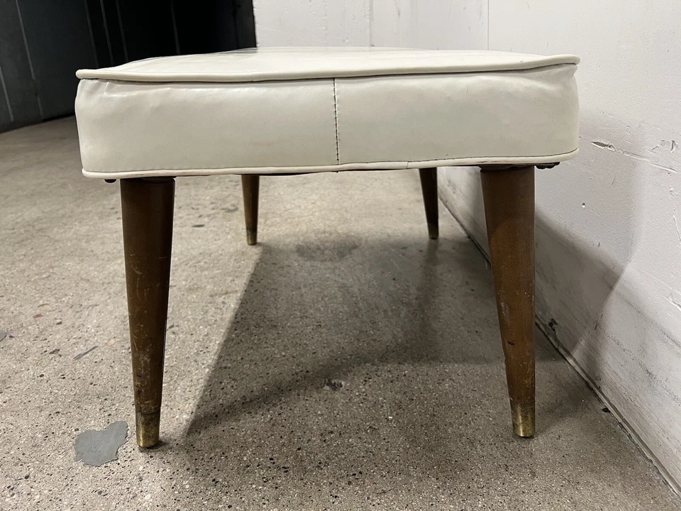 Современный белый виниловый оттоманский табурет для ног MCM середины века ретро длина 24,5 дюйма винтажный - Изображение 4 из 4