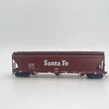 Accurail ACF Center Flow Covered Hopper Santa Fe ATSF Large Letters 313881