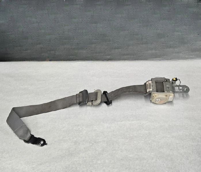 2004-2009 Dodge Durango Front RH Passenger Seat Belt Retractor Assembly Gray Oem - Imagem 2 de 4