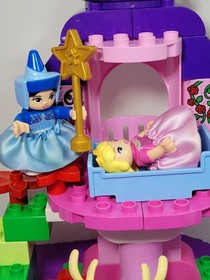 LEGO DUPLO 10542 Sleeping Beauty Fairy Tale Complete w/Deer 2 ex Roof Blocks