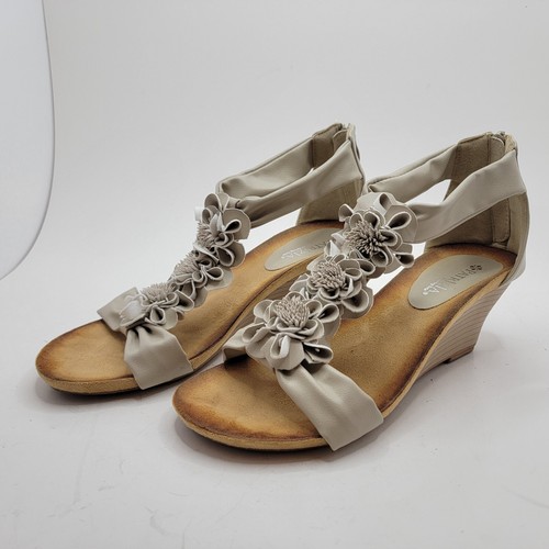 Patrizia Beige Faux Leather Open Toe Wedge Floral Textured Harlequin Sandals 9 - Picture 3 of 14