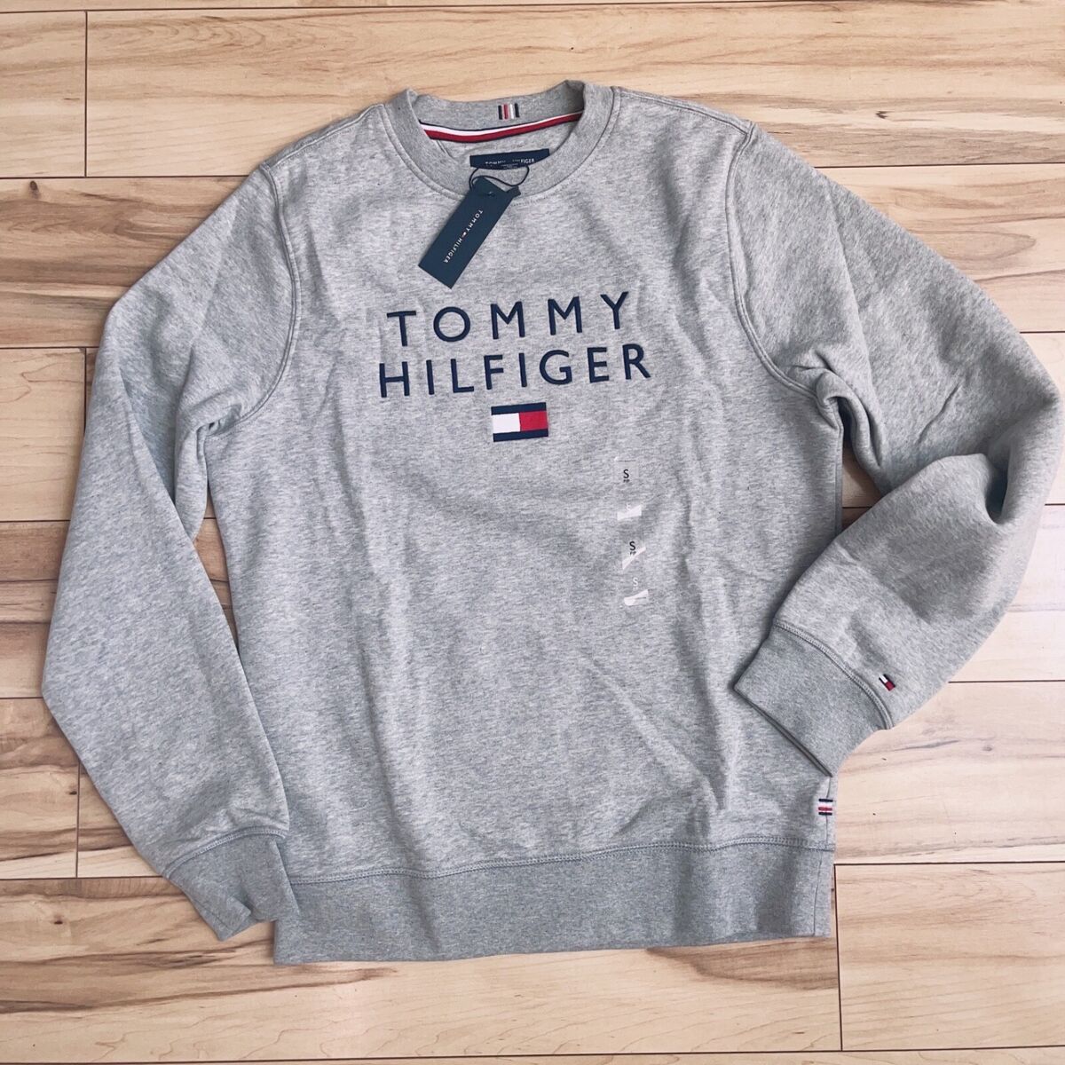 NWT Men's Tommy Hilfiger Crew Neck Essential Logo Pullover Sweater  Sweatshirt