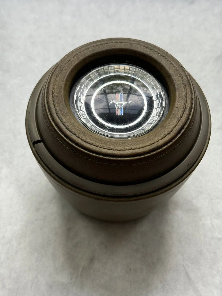 1967 FORD MUSTANG ORIGINAL VOLANTE ALMOFADA CENTRAL ALMOFADA DE SEGURANÇA HERA OURO FABRICANTE DE EQUIPAMENTO ORIGINAL - Imagem 2 de 4