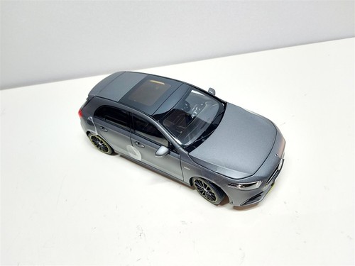 Mercedes-Benz Klasse A W177 Grigio opaco del 2018 - 1/18 Norev - Imagen 6 de 9