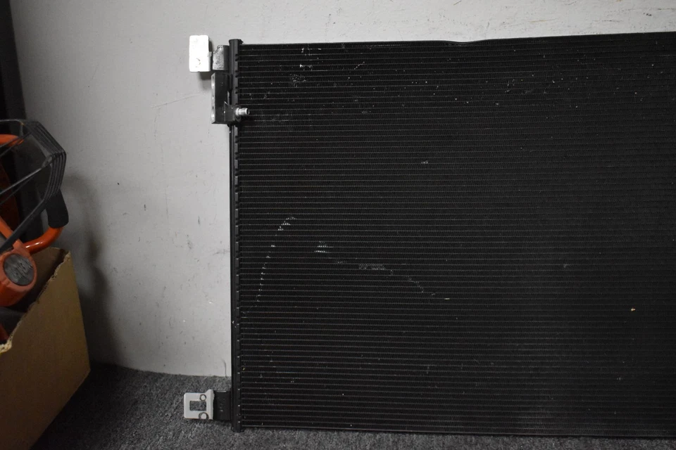 Radiador base AUDI S8 2020-2023 OEM de fábrica Foto 2 de 4