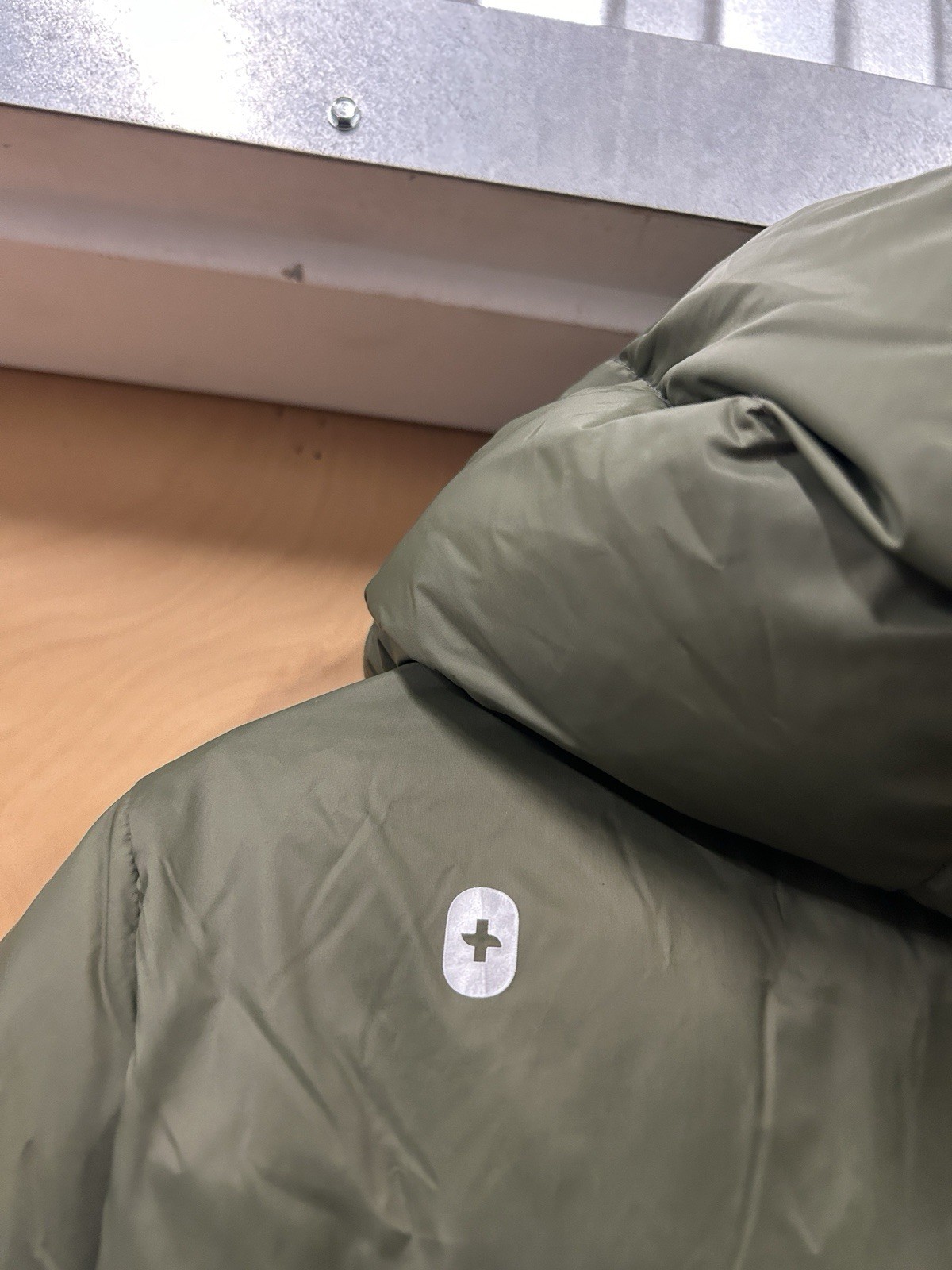 Figs Zahn Hooded Puffer Jacket Size XS Dark Olive Technical Nurse Hospital image 10