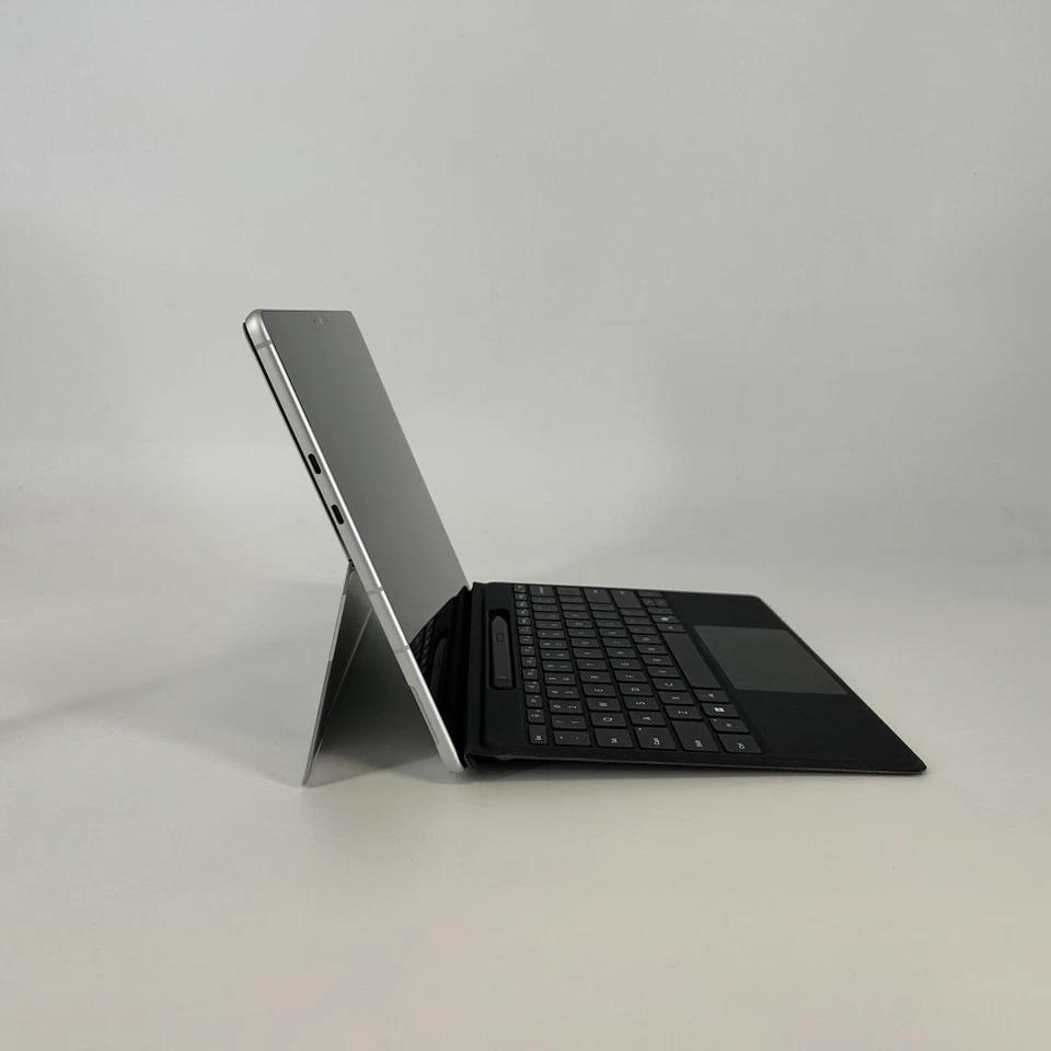 Microsoft Surface Pro 9 13 Silver 2.9GHz SQ3 16GB 512GB BUNDLE -LIGHT WHITE SPOT - Image 3 of 4