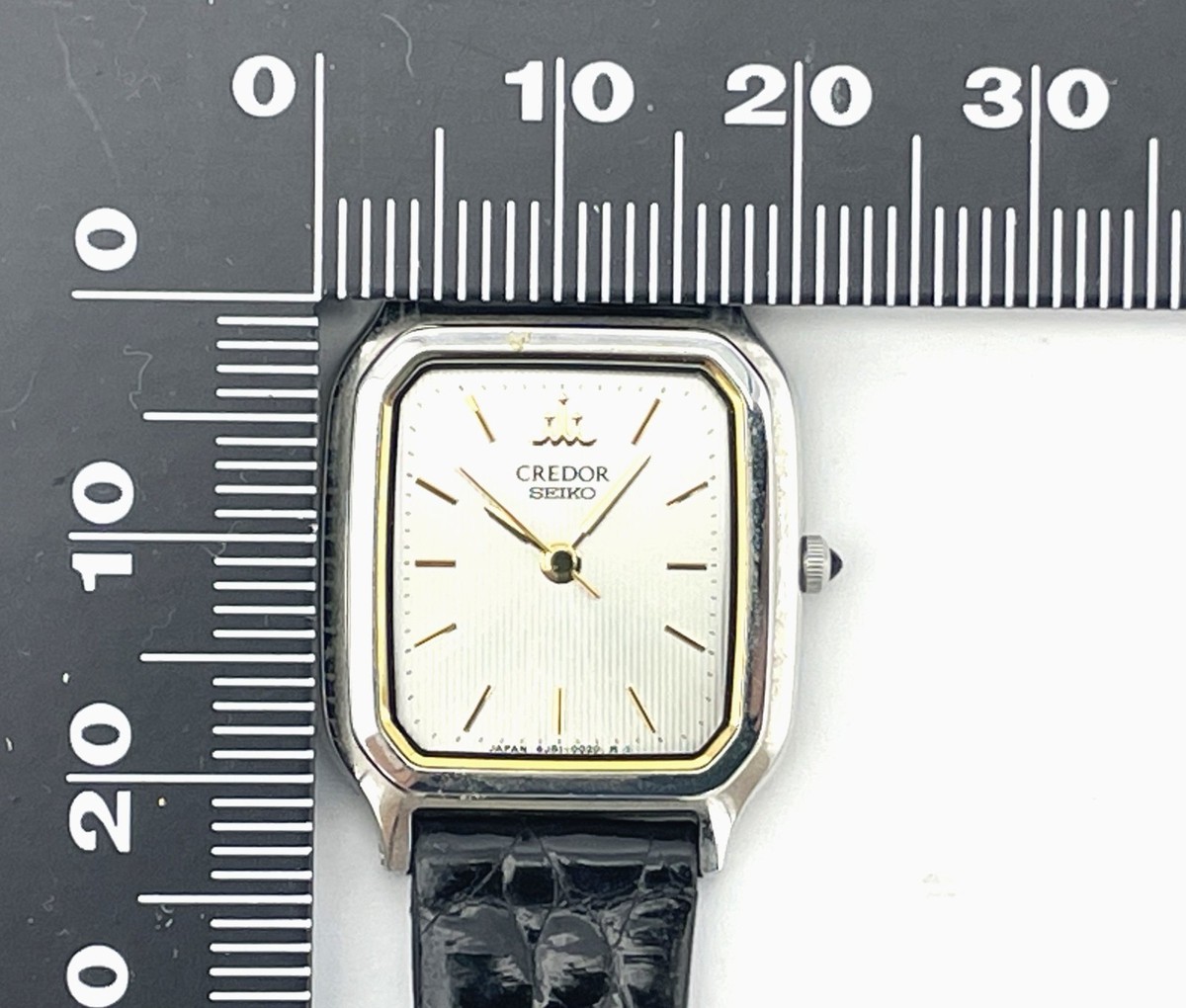 Vintage SEIKO Credor Quartz Ladies Watch Slim and elegant Silver