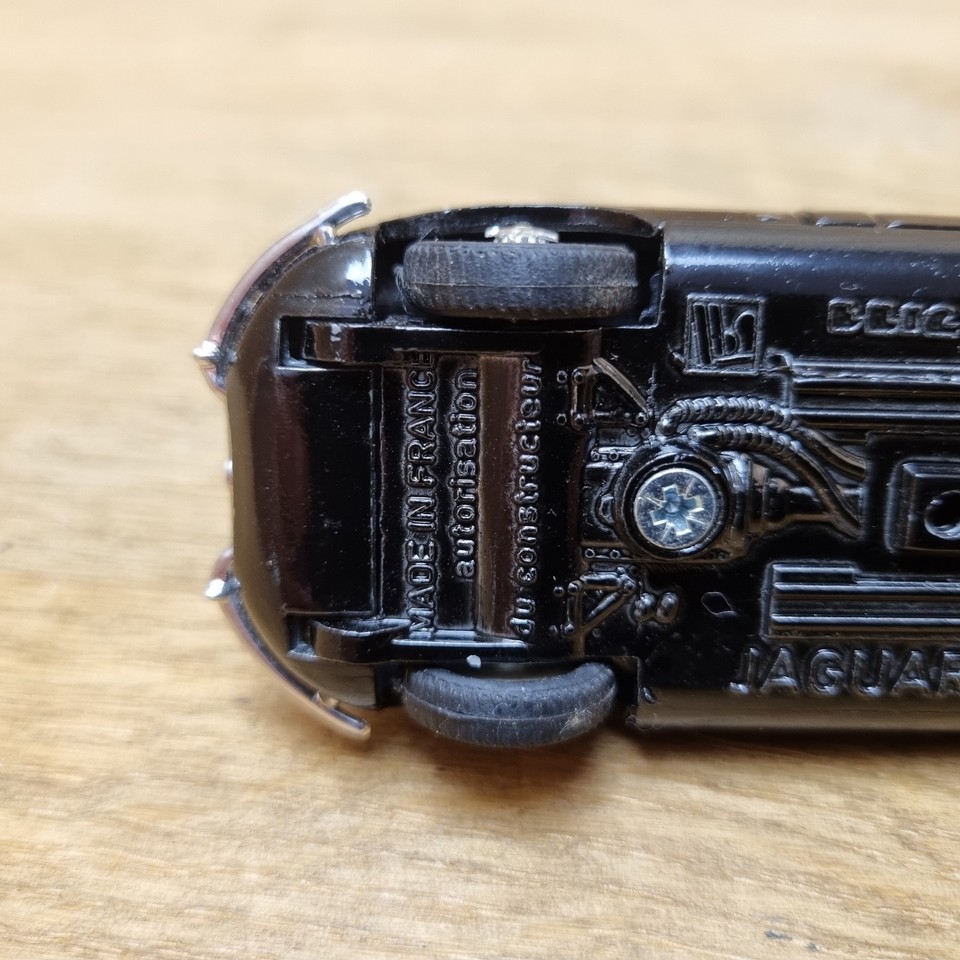Miniature Eligor 1/43 – Jaguar Type E Roadster Blanche 1964, Boîte Incluse