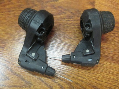 SHIMANIO SL-RS40 7SPEED TRIPLE 3X7 GRIP TWIST SHIFTER 22.2 CLAMP SET - Picture 3 of 5