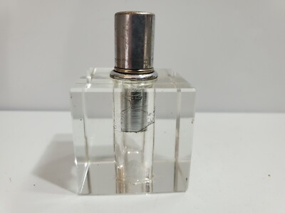 VINTAGE WORKING  STRIKALITE ICE CUBE CRYSTAL LIGHTER.    4725/23