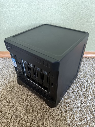 HP ProLiant MicroServer Gen 8, Xeon E3-1265L v2 @ 2.5GHz, 8GB RAM, 4x2TB Drives