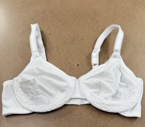 Olga Womens Size 36C White Luxury Lift Full Figure Underwire Bra 35063 New