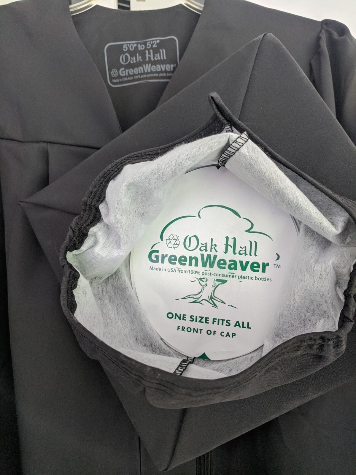 Oak Hall GreenWeaver unisex Graduation Cap & Gown 5'0"5'2", used once