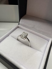 18ct Gold Radiant Diamond Ring