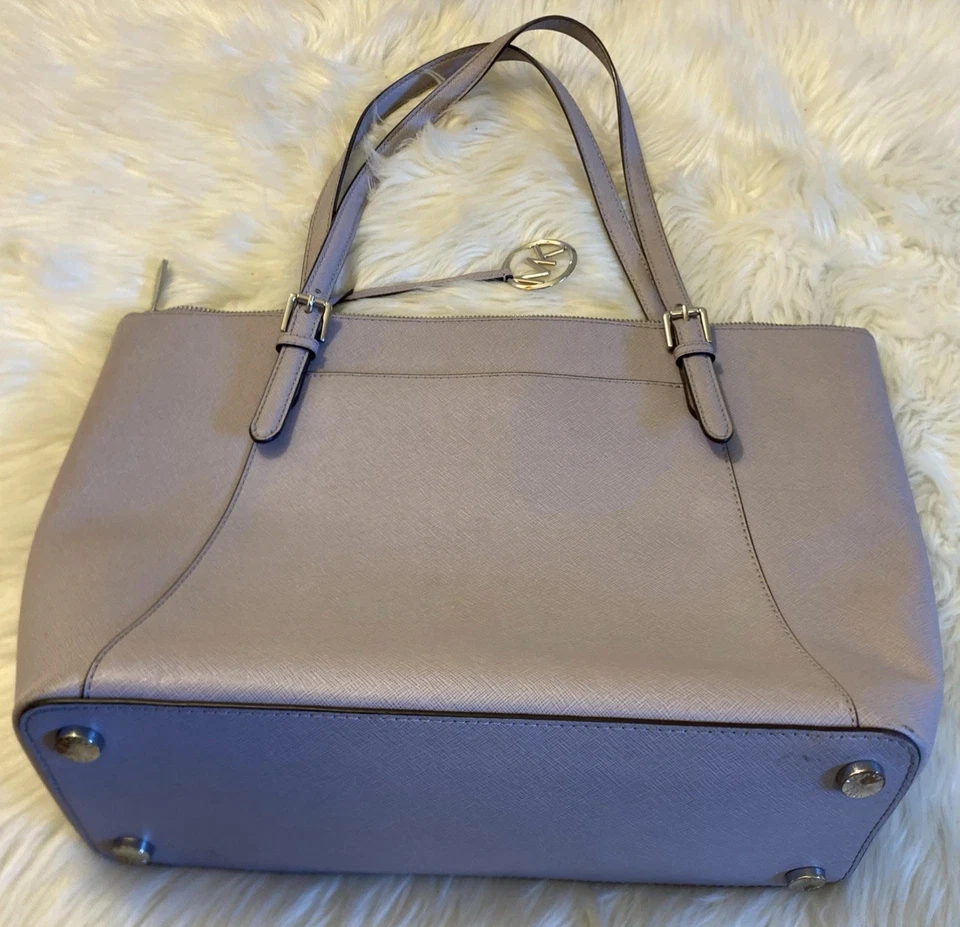 Bolso de Mano Michael Kors Grande Saffiano Lila Púrpura Cuero con Herrajes Plateados Foto 3 de 4