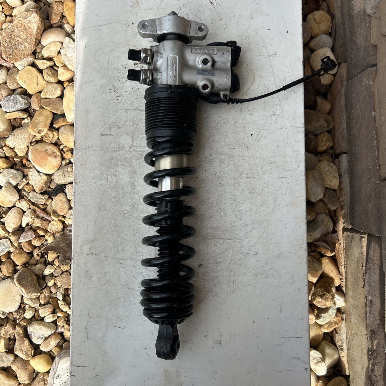 Mclaren 720s Front RH Right Strut LIFTING + WIRE  14BA110CP  01711C31
