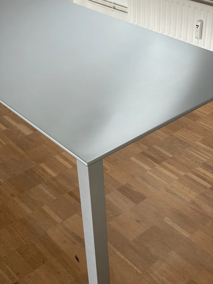 Designer-Tisch / Schreibtisch LESS von Jean Nouvel, Industriell, Minimalistisch - Bild 4 von 4