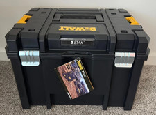 DEWALT Tool Box, Extra Large Design, Removable Tray 17.3"L x 11.9"W x 1