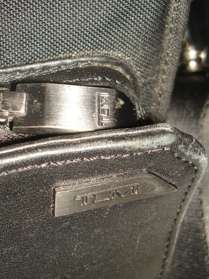 TUMI Cuero Negro/Nailon Balístico Deluxe Laptop/Maletín con Correa #2962D Usado en Excelente Condición Foto 3 de 4