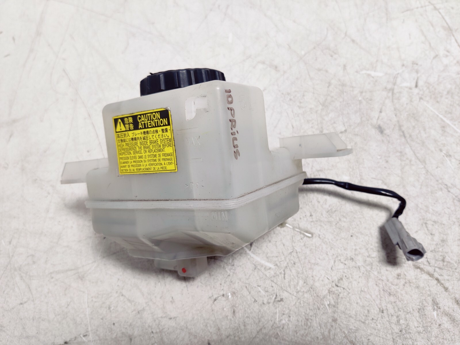 1015 TOYOTA PRIUS BRAKE FLUID RESERVOIR BOTTLE TANK OEM NR38 eBay