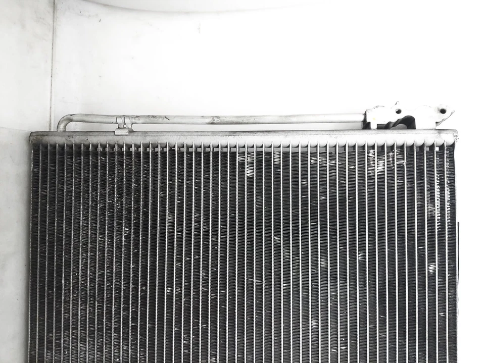 Condensador de aire acondicionado BMW 535I 2011-2016 64-50-9-109-723 *Pequeña abolladura* Foto 2 de 4