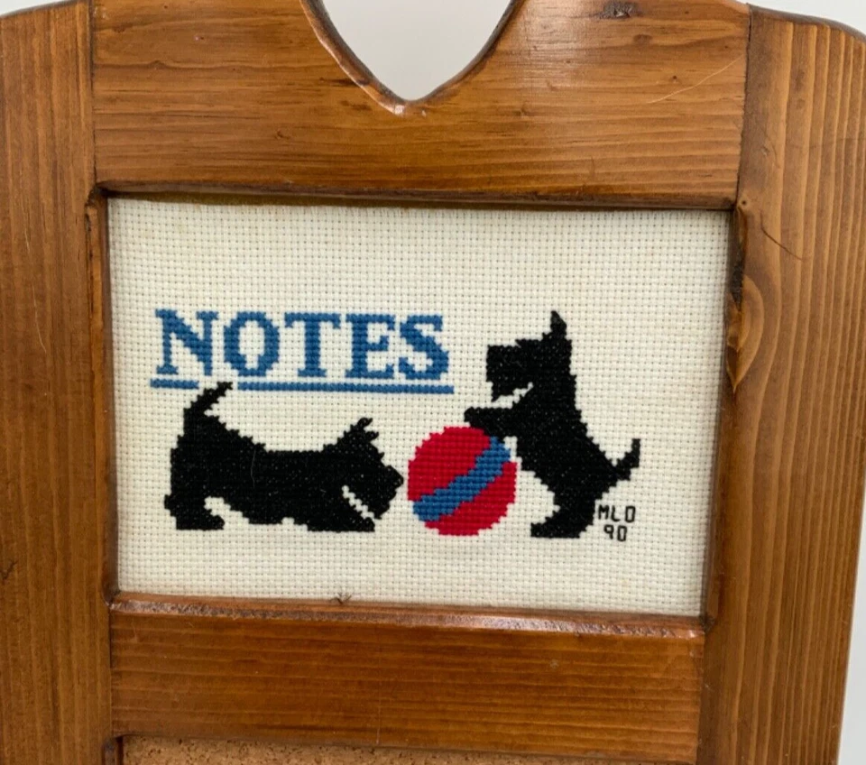 1990 Handmade Needlepoint Scottish Terrier Dogs Corkboard Wood Wall Hanger - Image 3 of 4