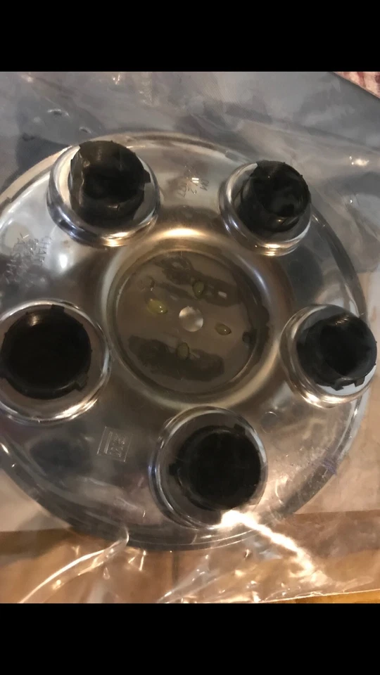 TAPAS CENTRALES PONTIAC 2005 GRAND AM NOS GM#9594314 / 9593499 1 JUEGO DE 4 Foto 3 de 4